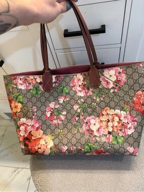 Gucci Floral GG Supreme Tote in Pink and Brown